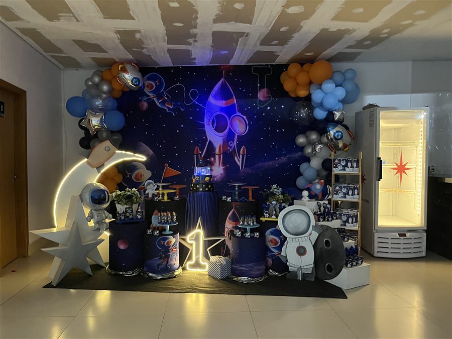 Decoração festa infantil Astronauta Iluminado em Cuiabá — Mimos da Vivi