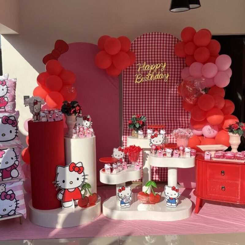 Decoração festa infantil Hello Kitty em Cuiabá — Mimos da Vivi