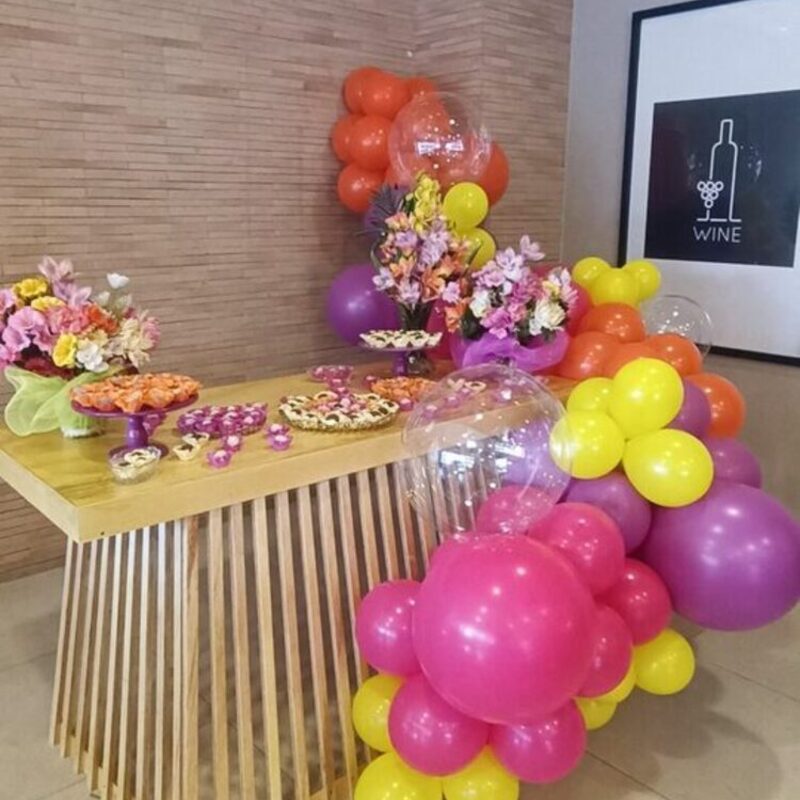 Decoração mesa tropical festa adulto em Cuiabá — Mimos da Vivi